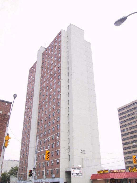 1011 Lansdowne Ave. Apartments, Toronto ON Walk Score