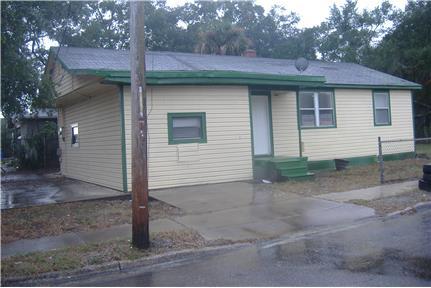 3/1.5 $750.00 a month 2070 Danese St - Jacksonville This property has it all! Spacious yard, Central heat and Air,Parital fenced in yard