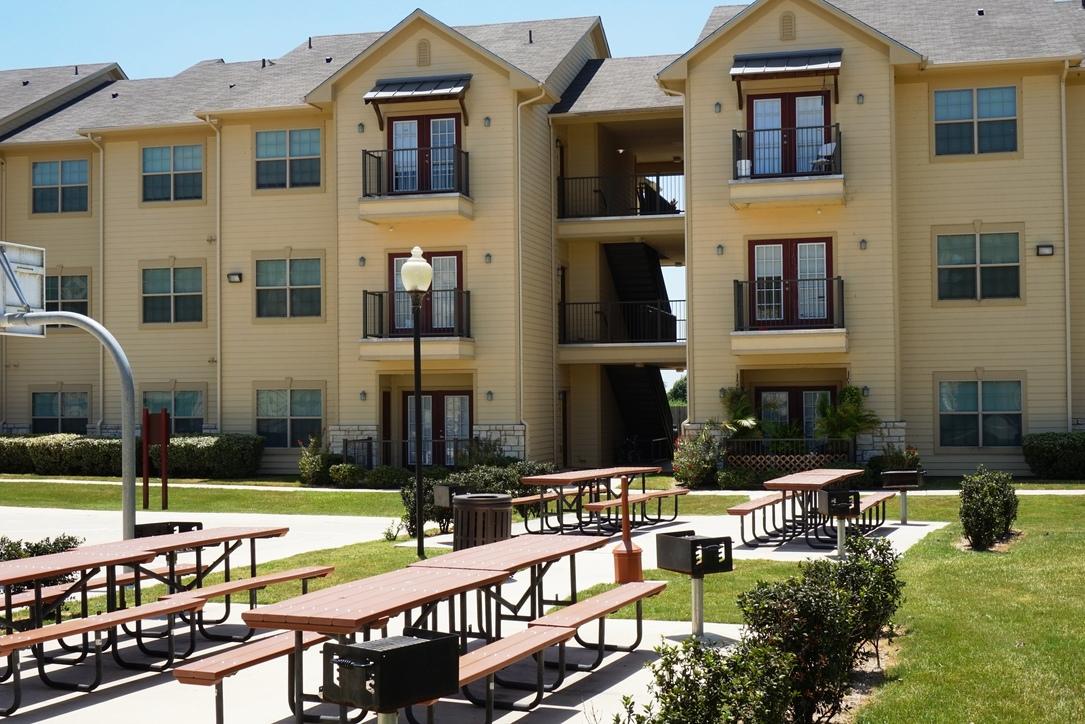 Oak Hollow Apartments, Seguin TX Walk Score