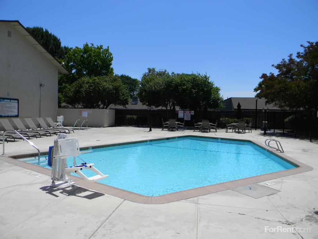 Vista Verde Apartments, Manteca CA Walk Score