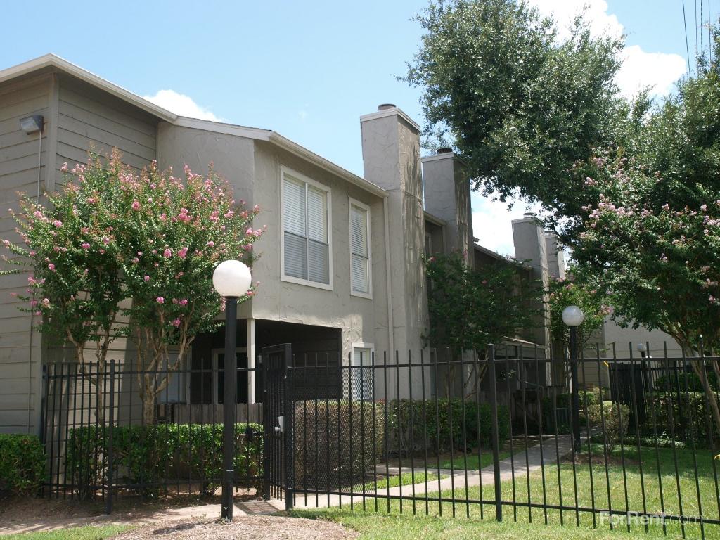 The Gateway at Ellington Apartments, Houston TX Walk Score