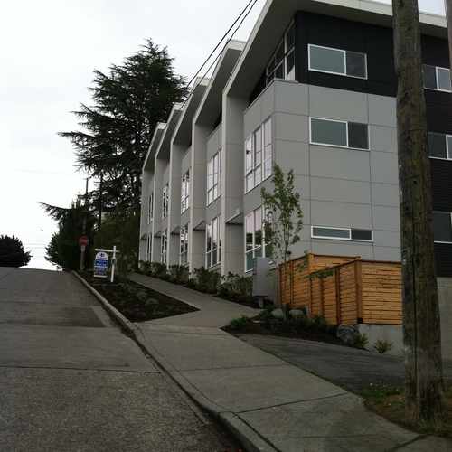 photo of SW OREGON ST & 44TH AVE SW at 4446 44th Avenue Southwest Seattle WA 98116