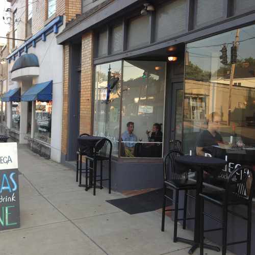 photo of De La Torre's Restaurant at 1606 Bardstown Road Louisville KY 40205