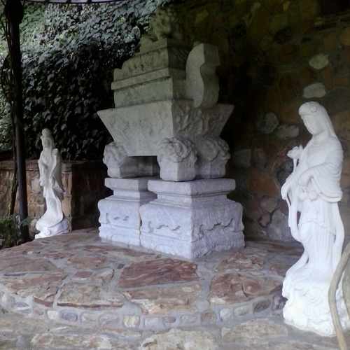 photo of self realization fellowship lake shrine at 17190 W Sunset Blvd Los Angeles CA 90272