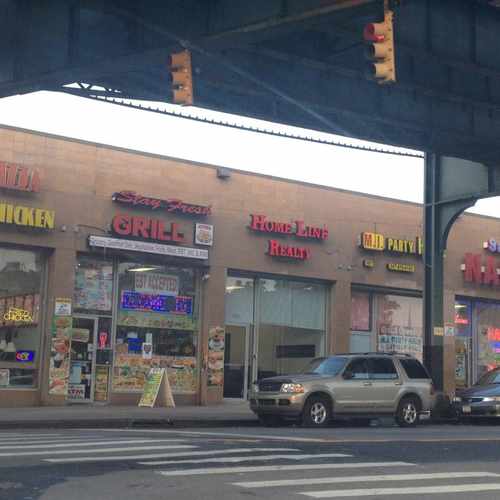 photo of Stay Fresh Grill & Deli at 889 Broadway Brooklyn NY 11206