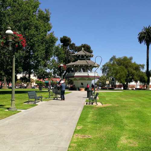 photo of 1060 South Oxnard Boulevard at 1012 Donlon Avenue Oxnard CA 93030