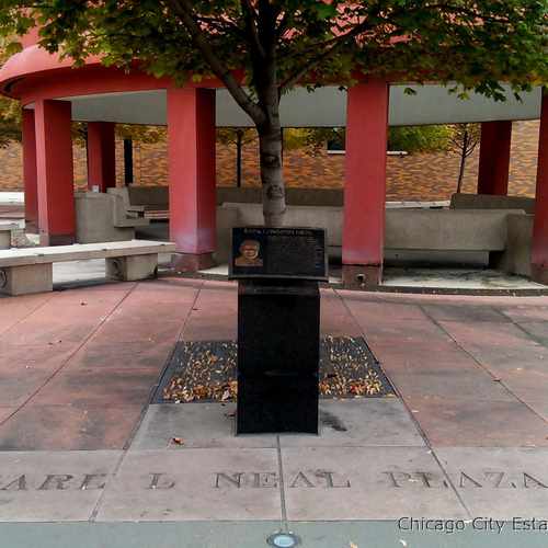 photo of Earl L.Neal Plaza at 718 West 12th Place Chicago IL 60607