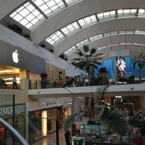photo of Westfield Topanga at 6700 Topanga Canyon Boulevard Los Angeles CA 91303