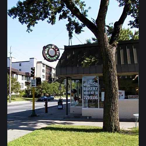 photo of Mel-O-Glaze Bakery & Donut Shop at 4800 South 28th Avenue Minneapolis MN 55417
