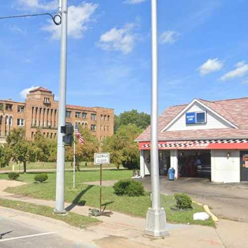 photo of Victory Lane Quick Oil Change at 12560 Woodward Avenue Highland Park MI 48203