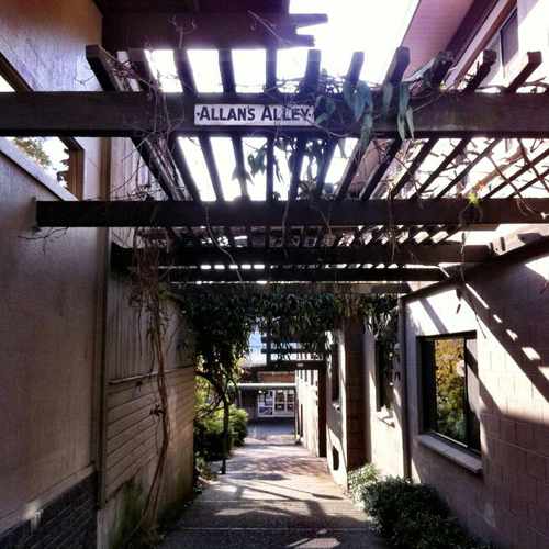 photo of Allan's Alley at 290 Winslow Way East Bainbridge Island WA 98110