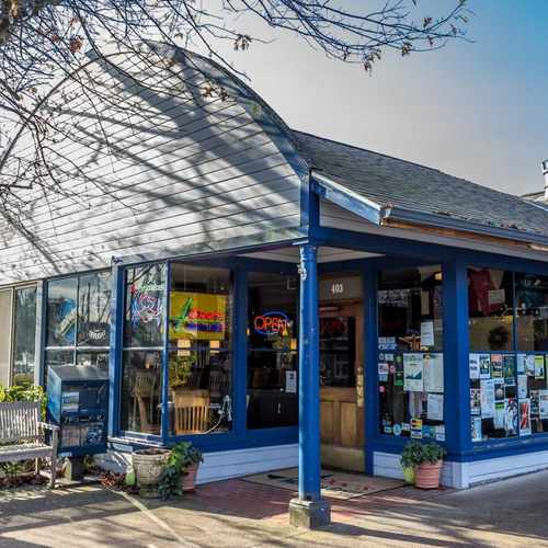 photo of Doc's Marina Grill - Bainbridge Island at 403 Madison Avenue South Bainbridge Island WA 98110
