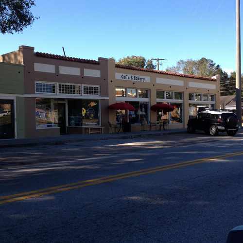 photo of Mikey's CAFE & BAKERY Co. at 6114 North Central Avenue Tampa FL 33604