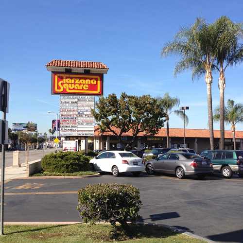 photo of Coco's Bakery Restaurant at 18355 Ventura Boulevard Los Angeles CA 91356