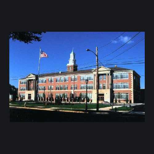 photo of Lindenhurst Middle School, South Wellwood Avenue, Lindenhurst, NY at 350 South Wellwood Avenue Lindenhurst NY 11757