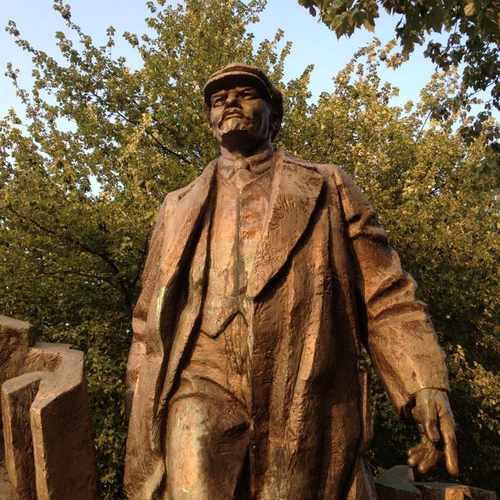photo of Lenin Statue at 615 North 35th Street Seattle WA 98103