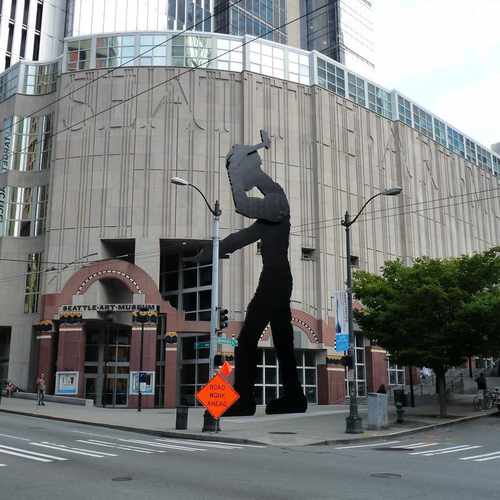 photo of Hammering Man at 100 University Street Seattle WA 98101