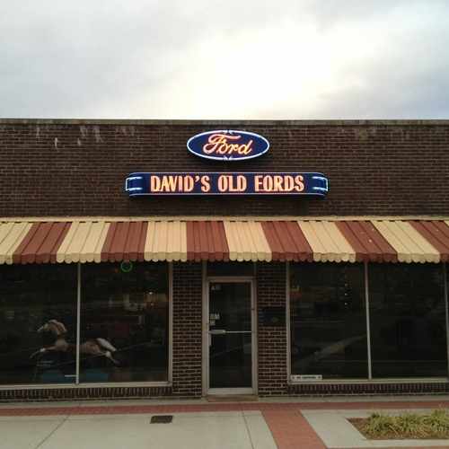 photo of David's Old Fords at 105 East 6th Street Columbia TN 38401