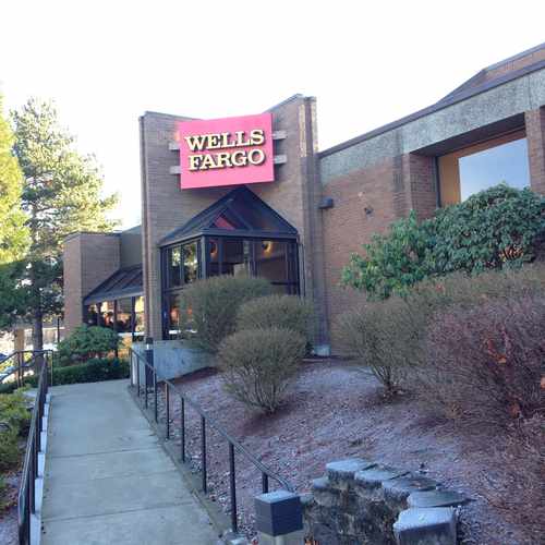 photo of Wells Fargo Bank at 1028 Bellevue Way Southeast Bellevue WA 98004
