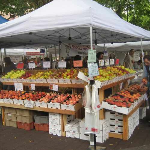 photo of Shemanski Park Farmers Market at Southwest Park Avenue Portland OR US