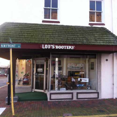 photo of Lou's Bootery at North Washington Street Milford DE 19963