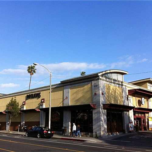photo of Pavilions at 820 Montana Avenue Santa Monica CA 90402