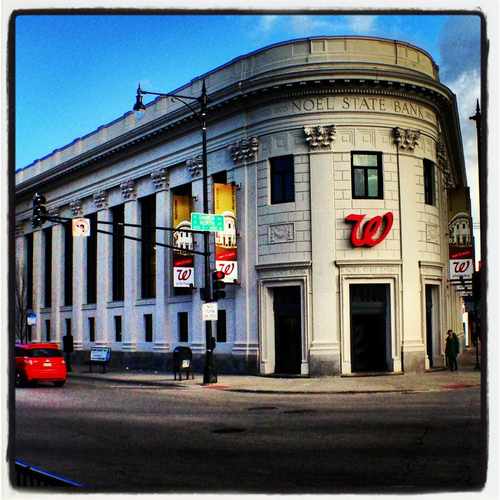 photo of Walgreens Store at 2009 West Concord Place Chicago IL 60647