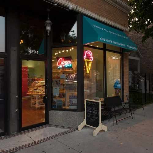 photo of Amy's Candy Bar at 4704 North Damen Avenue Chicago IL 60625