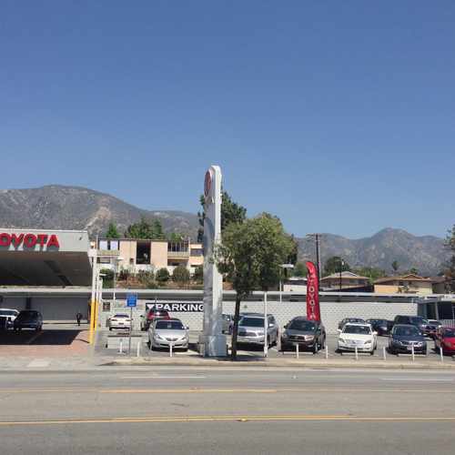 photo of Bob Smith Toyota at 3333 Foothill Boulevard La Crescenta-Montrose CA 91214