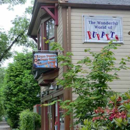photo of Ping Pong's Pint Sized Puppet Museum at 906 Southeast Umatilla Street Portland OR 97202