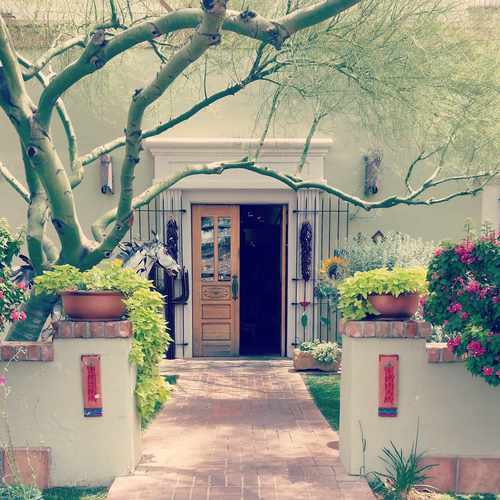 photo of Bischoff's Shades of the West at 7247 East Main Street Scottsdale AZ 85251