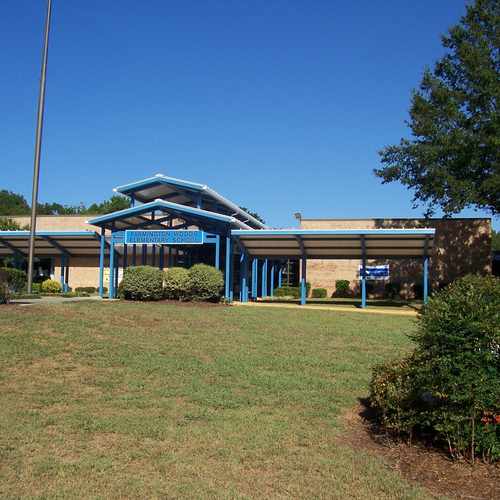 photo of Farmington Woods Elementary School at 1413 Hampton Valley Road Cary NC 27511