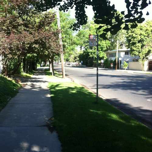 photo of J ST & 43RD ST (WB) at 1022 44th Street Sacramento CA 95819