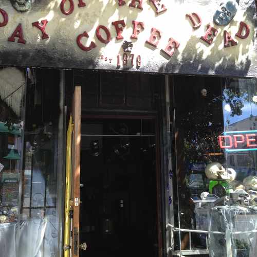 photo of Day Of The Dead Cafe at 717 Walker Avenue Oakland CA 94610