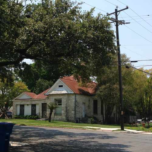 photo of One BR, 1.Zero BA, $525 - One BR at 638 West Magnolia Avenue San Antonio TX 78212