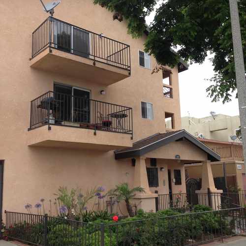photo of Apartment Building at 1098 Orizaba Avenue Long Beach CA 90804