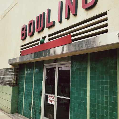 photo of Montrose Bowl at 2334 Honolulu Ave La Crescenta-Montrose CA 91020