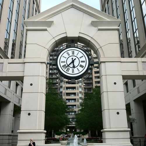 photo of Archstone Courthouse Plaza at 2250 Clarendon Boulevard Arlington VA 22201