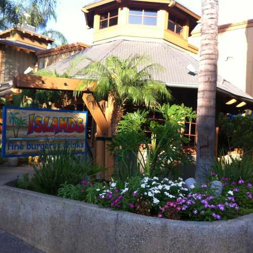 photo of Islands Restaurant Burbank at 101 East Orange Grove Avenue Burbank CA 91502