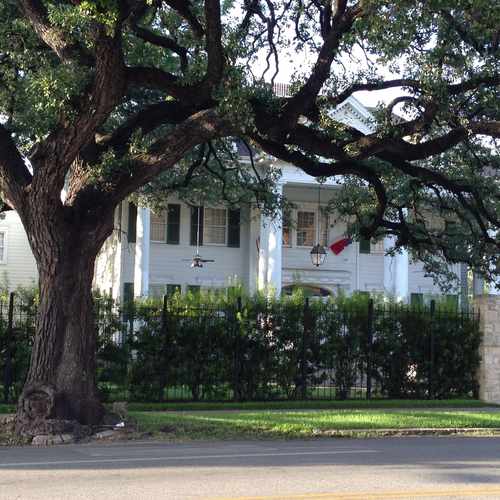 photo of Guadalupe/27th Street at 2712 Guadalupe Street Austin TX 78705
