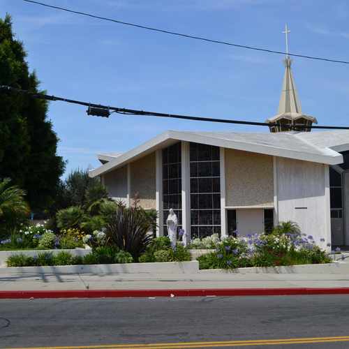 photo of St Jerome Catholic Church at 5558 Thornburn Street Los Angeles CA 90045